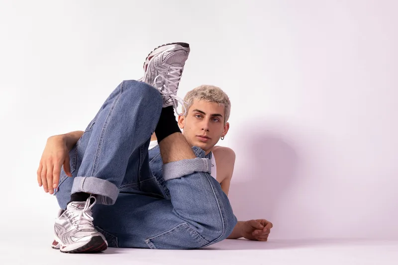 Beauty-Portrait des jungen Mannes, Studio