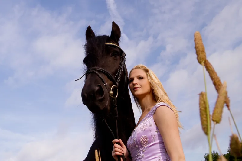 Weitere Aufnahme aus dem Editorial-Shoot mit dem Pferd