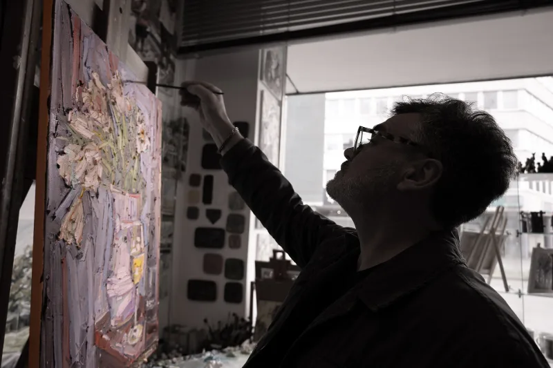 Portrait des Malers im Atelier