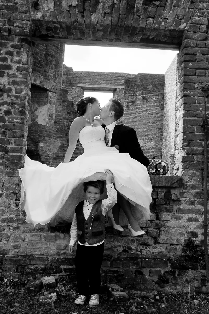 Schwarz-Weiß-Moment aus der Hochzeitsvorbereitung