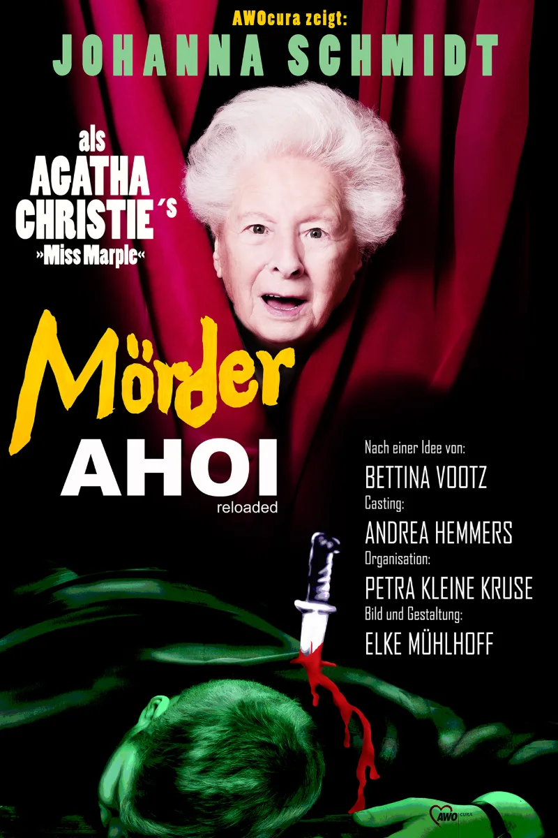 Filmplakat-Neuinszenierung: Johanna Schmidt als Agatha Christies »Miss Marple« vor rotem Theatervorhang, im Vordergrund ein blutiges Messer und eine reglose Figur
